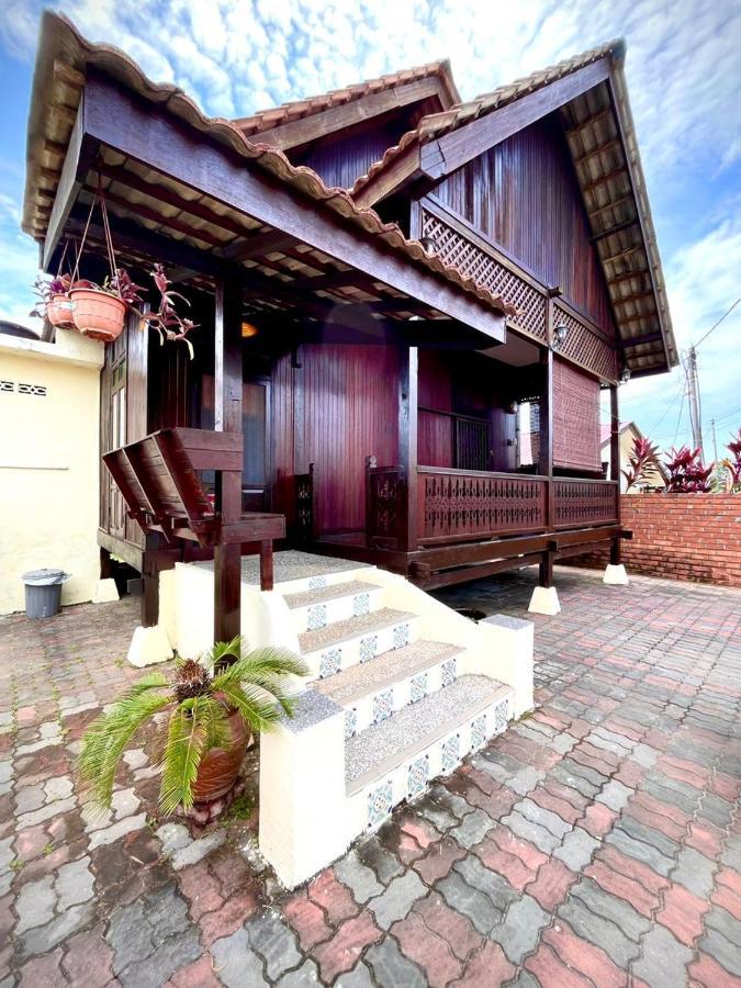 Rumah Rehat Anjung Melayu Muslim *